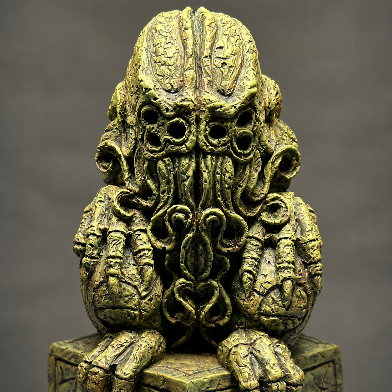 Lovecraftian idol sculpture in aged green and gold tones